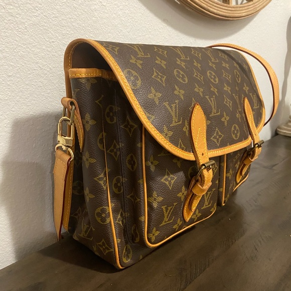 Louis Vuitton Gibeciere Gm Brown Leather Cross Body Bag - Picture 2 of 13